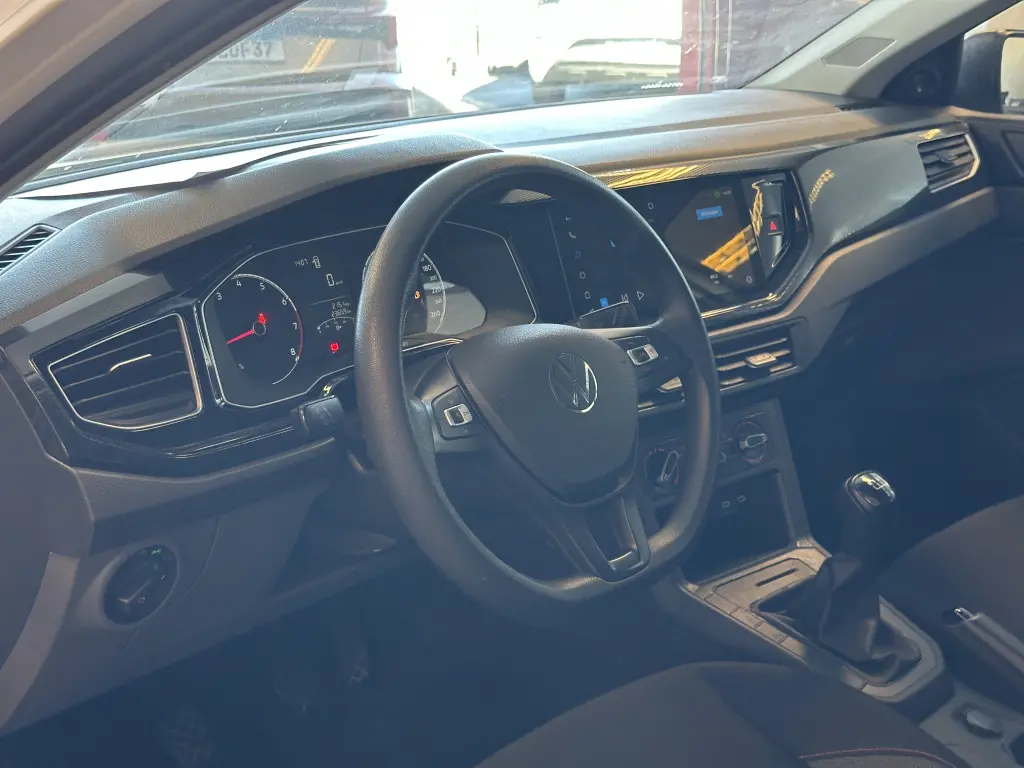 VOLKSWAGEN Polo Hatch - Foto