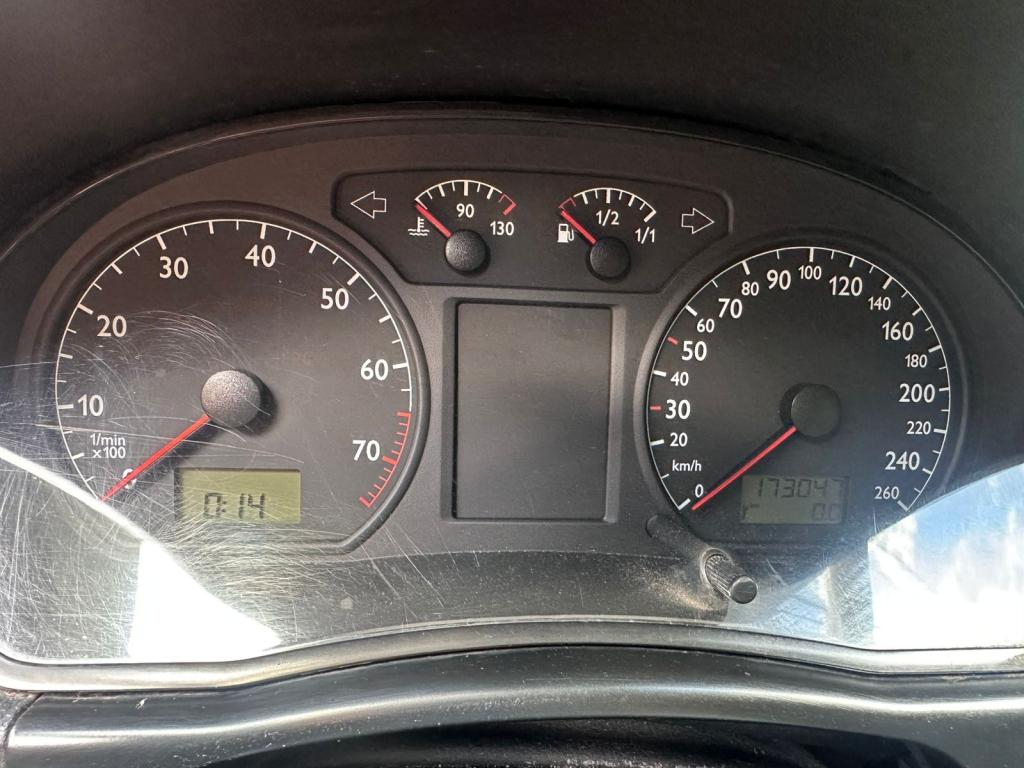 VOLKSWAGEN Polo Hatch - Foto