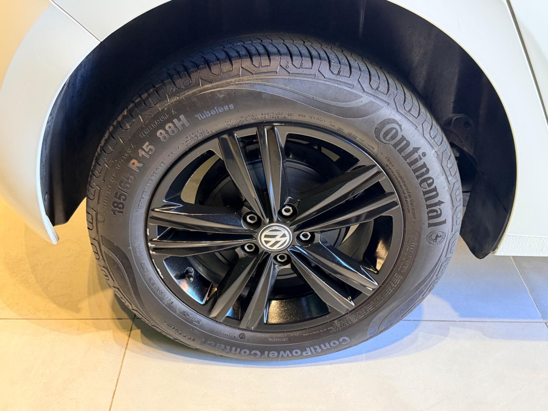 VOLKSWAGEN Polo Hatch - Foto