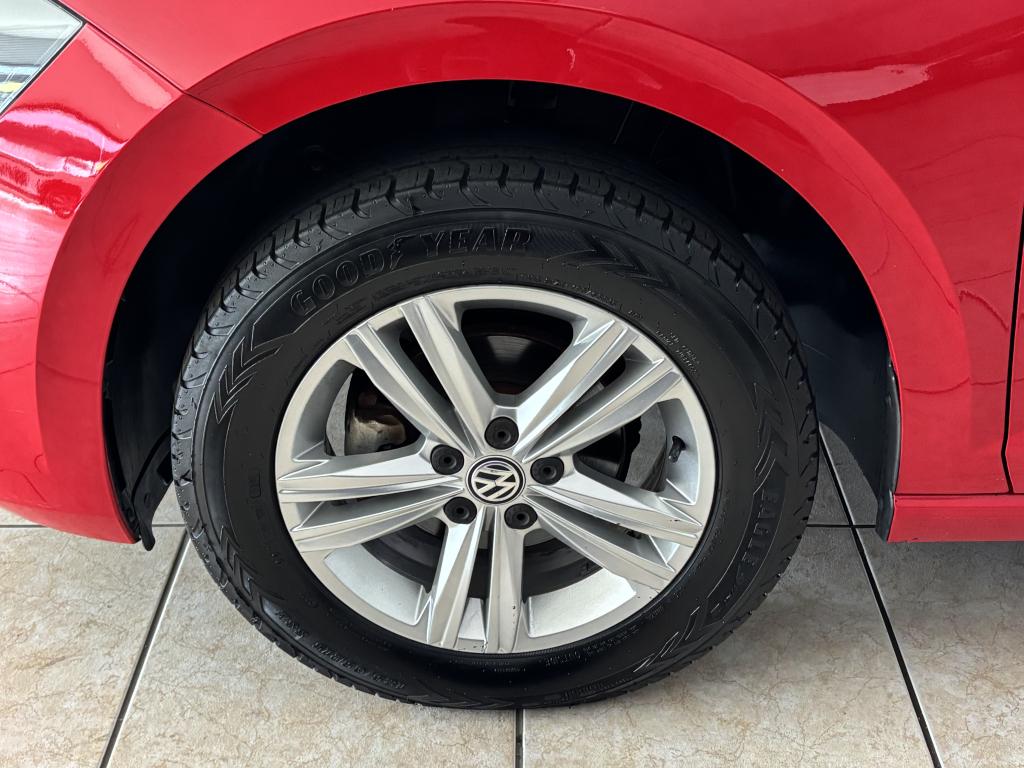 VOLKSWAGEN Polo Hatch - Foto