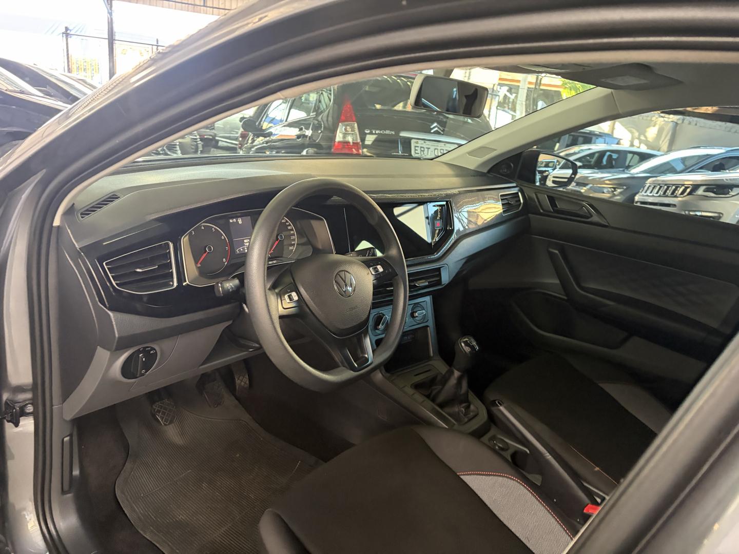 VOLKSWAGEN Polo Hatch - Foto