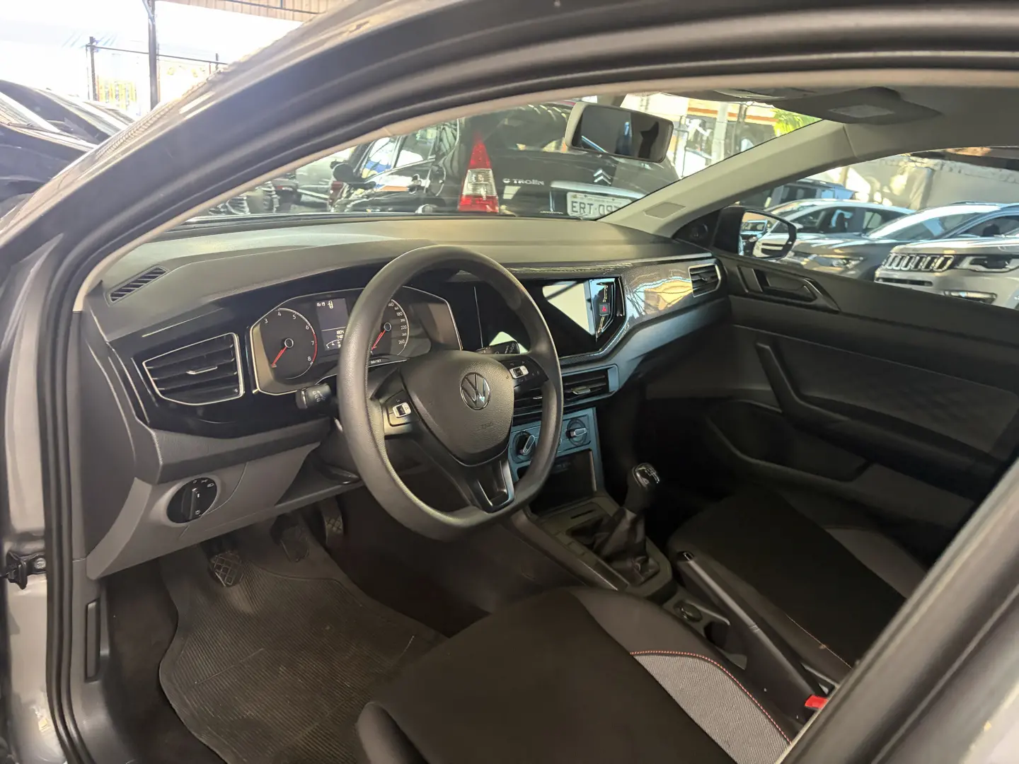 VOLKSWAGEN Polo Hatch - Foto