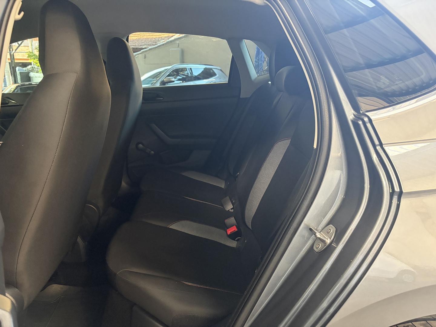 VOLKSWAGEN Polo Hatch - Foto