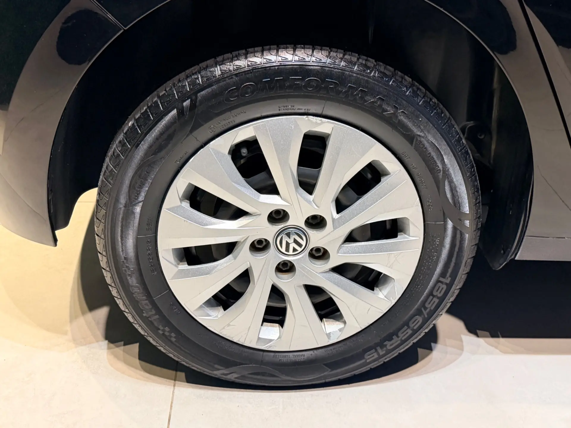 VOLKSWAGEN Polo Hatch - Foto
