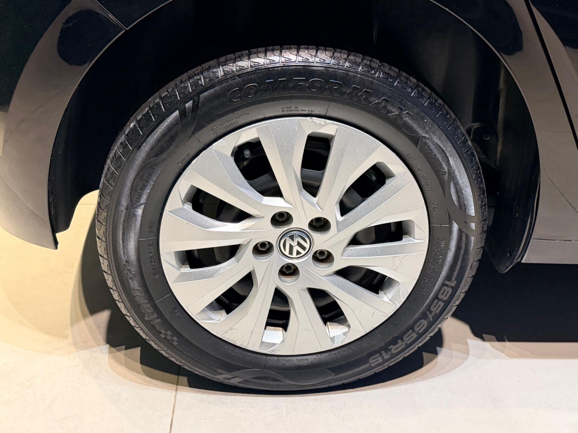 VOLKSWAGEN Polo Hatch - Foto