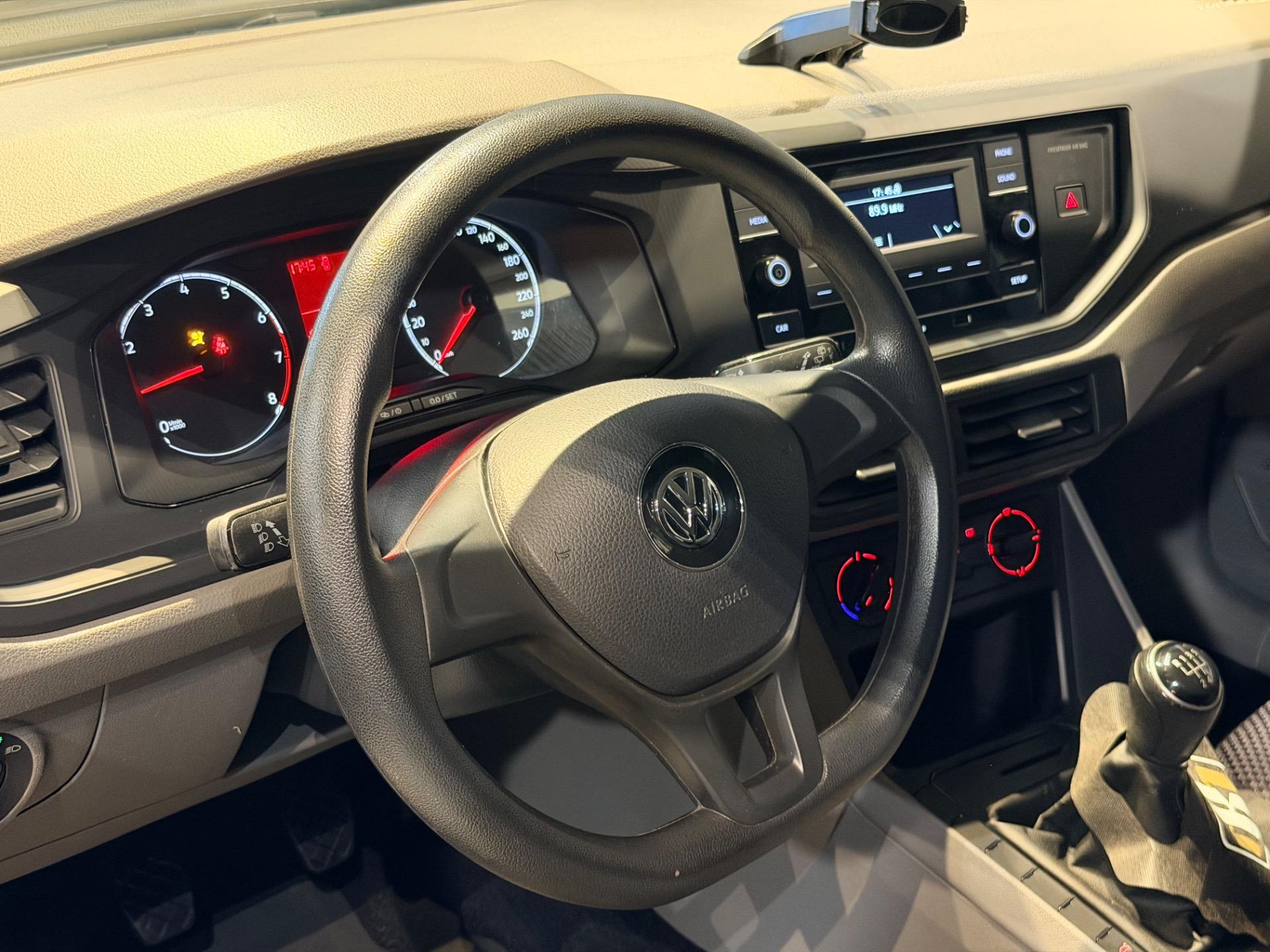 VOLKSWAGEN Polo Hatch - Foto