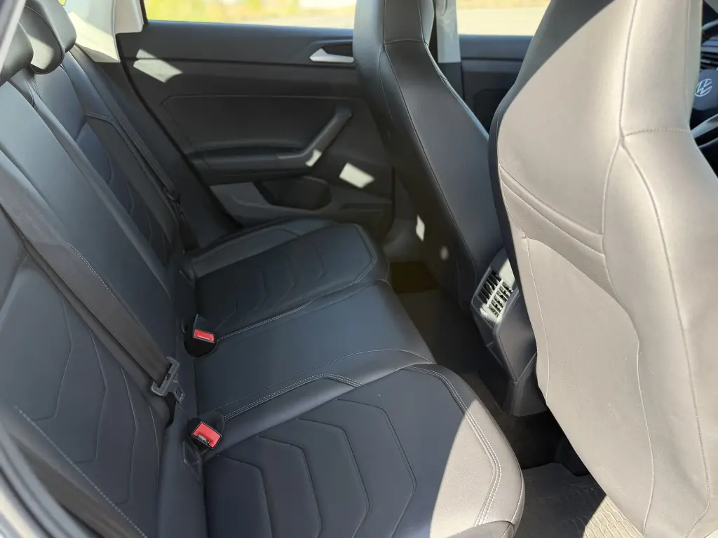 VOLKSWAGEN Polo Hatch - Foto