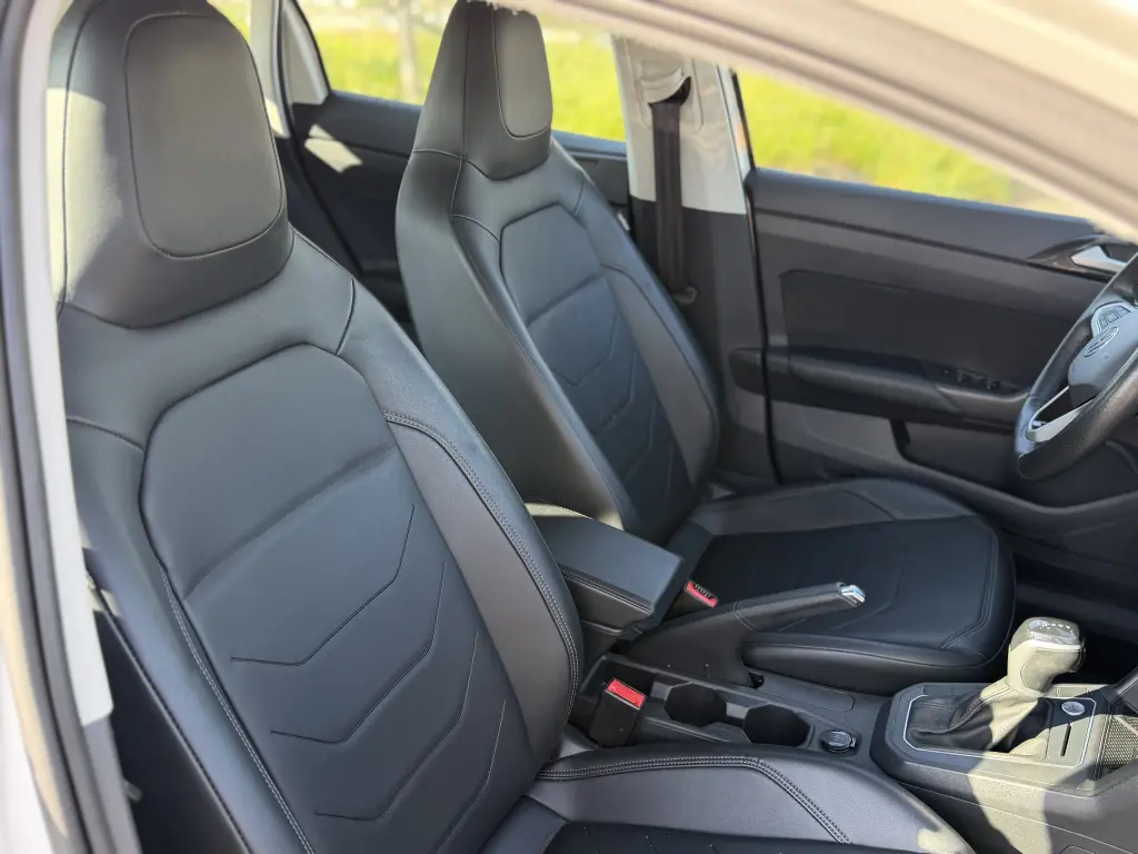 VOLKSWAGEN Polo Hatch - Foto