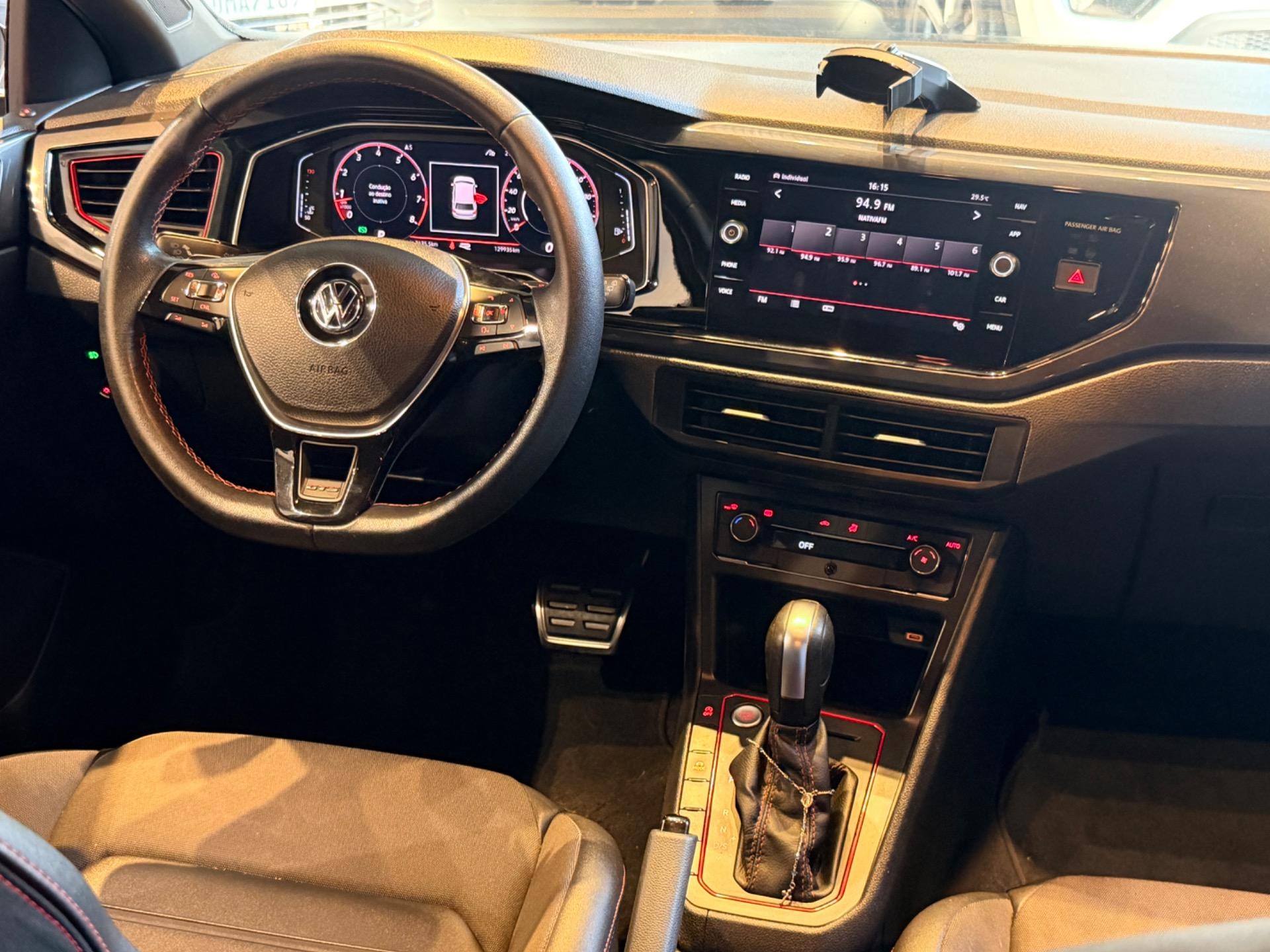 VOLKSWAGEN Polo Hatch - Foto