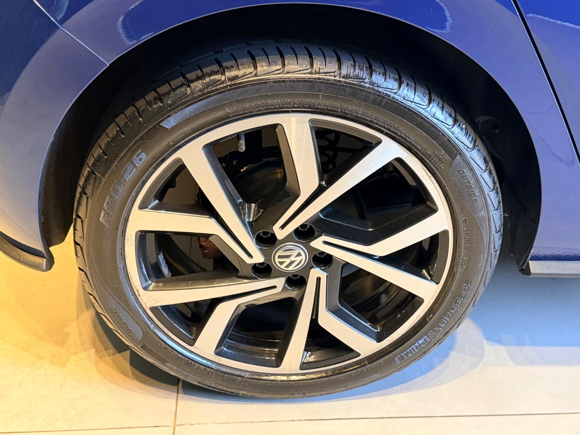 VOLKSWAGEN Polo Hatch - Foto