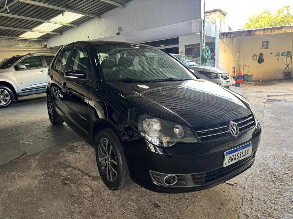 VOLKSWAGEN Polo Hatch - Foto