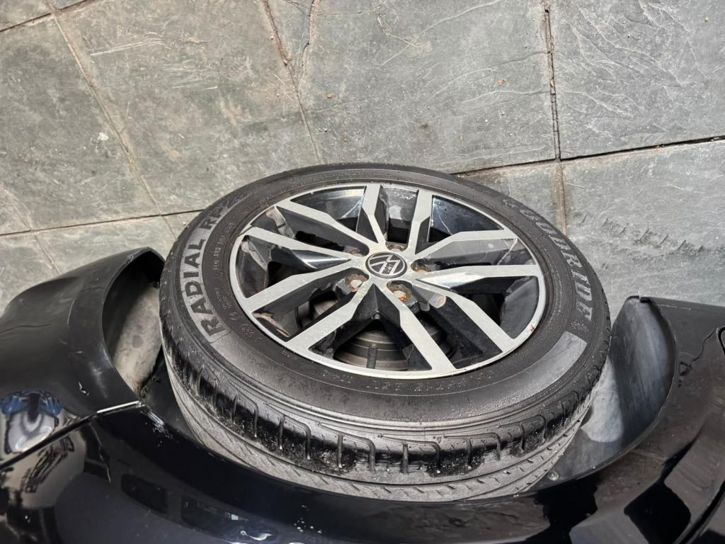 VOLKSWAGEN Polo Hatch - Foto