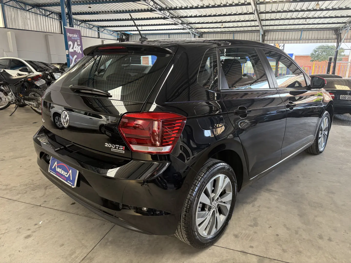 VOLKSWAGEN Polo Hatch - Foto