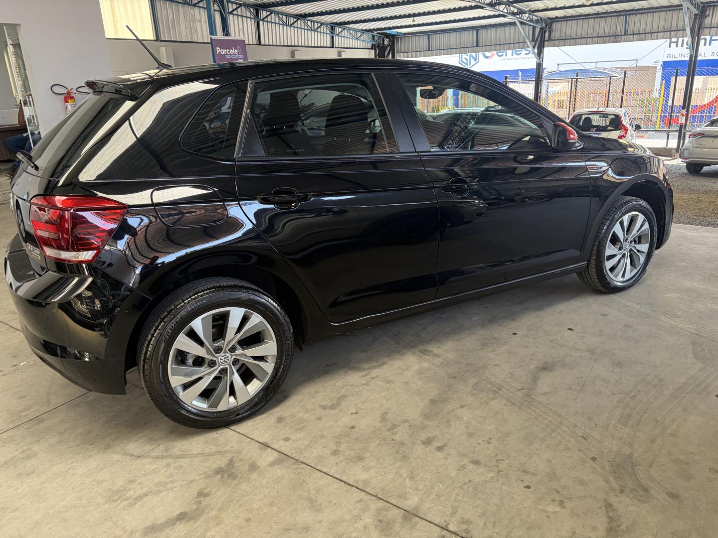 VOLKSWAGEN Polo Hatch - Foto