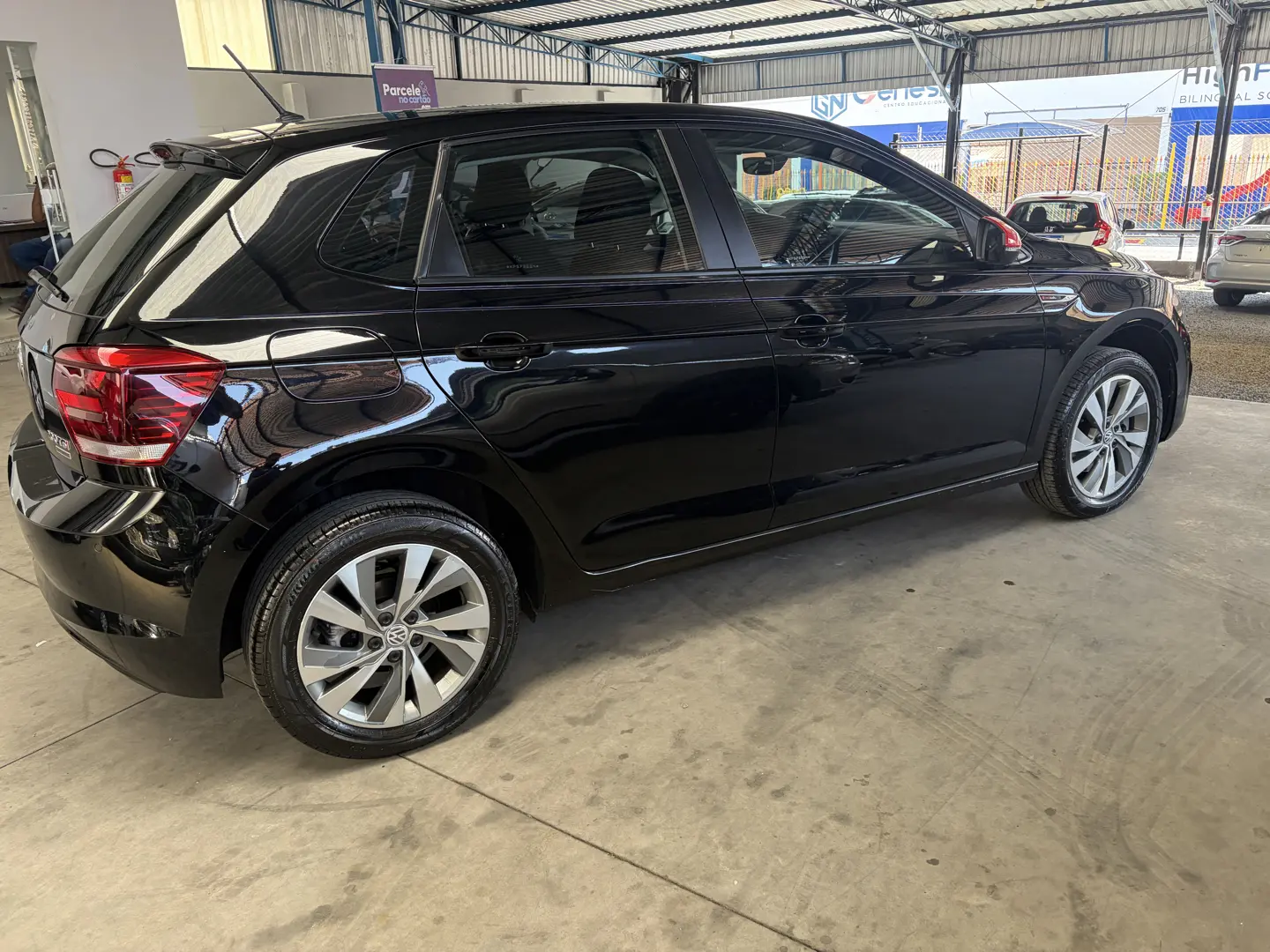VOLKSWAGEN Polo Hatch - Foto