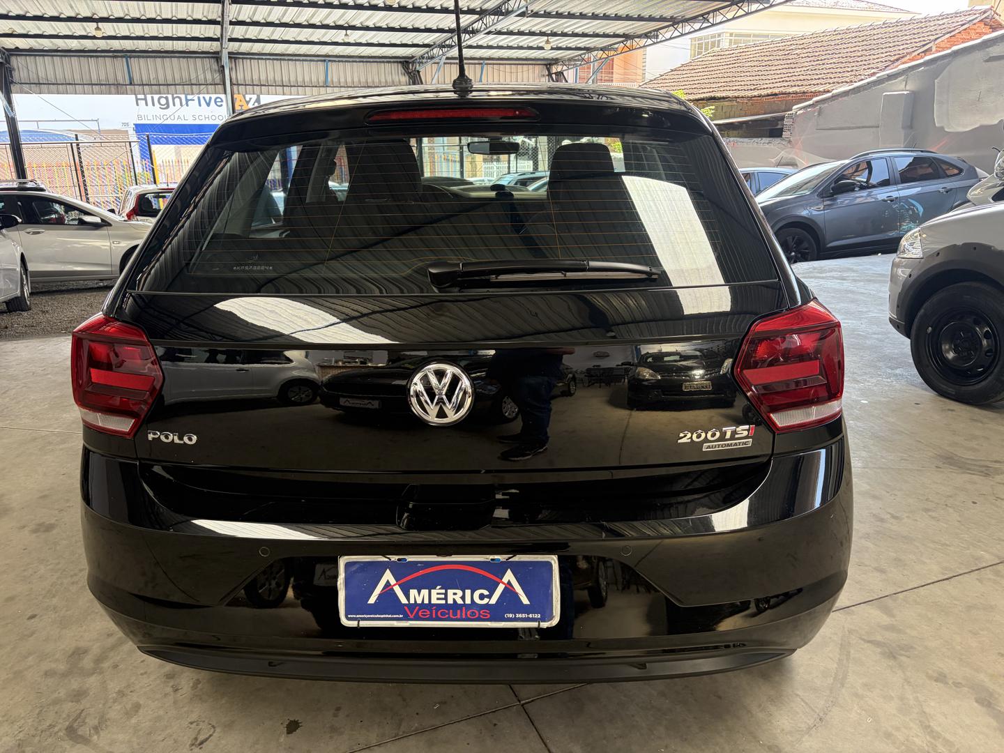 VOLKSWAGEN Polo Hatch - Foto