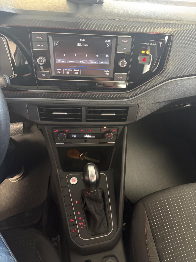 VOLKSWAGEN Polo Hatch - Foto