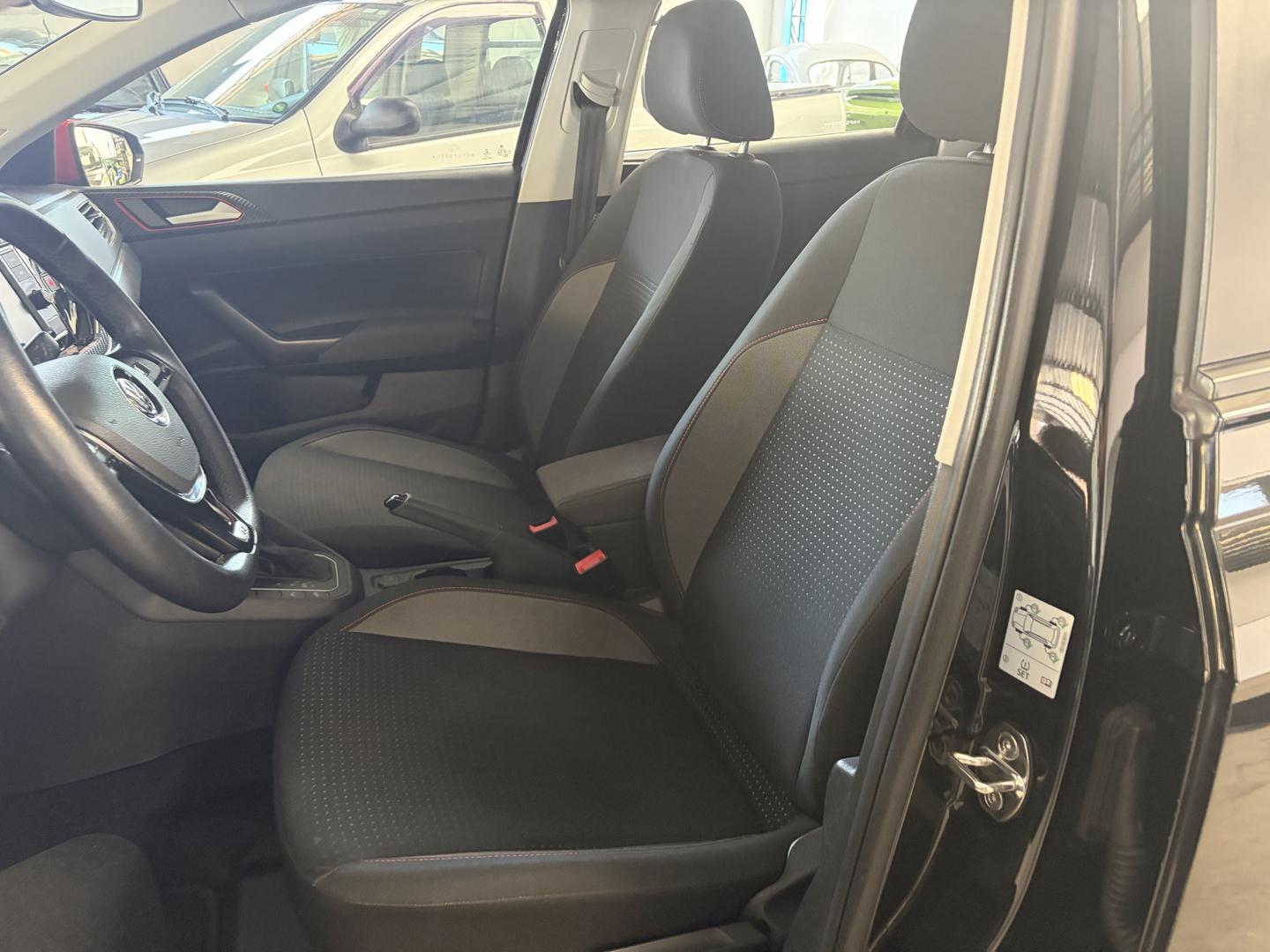 VOLKSWAGEN Polo Hatch - Foto