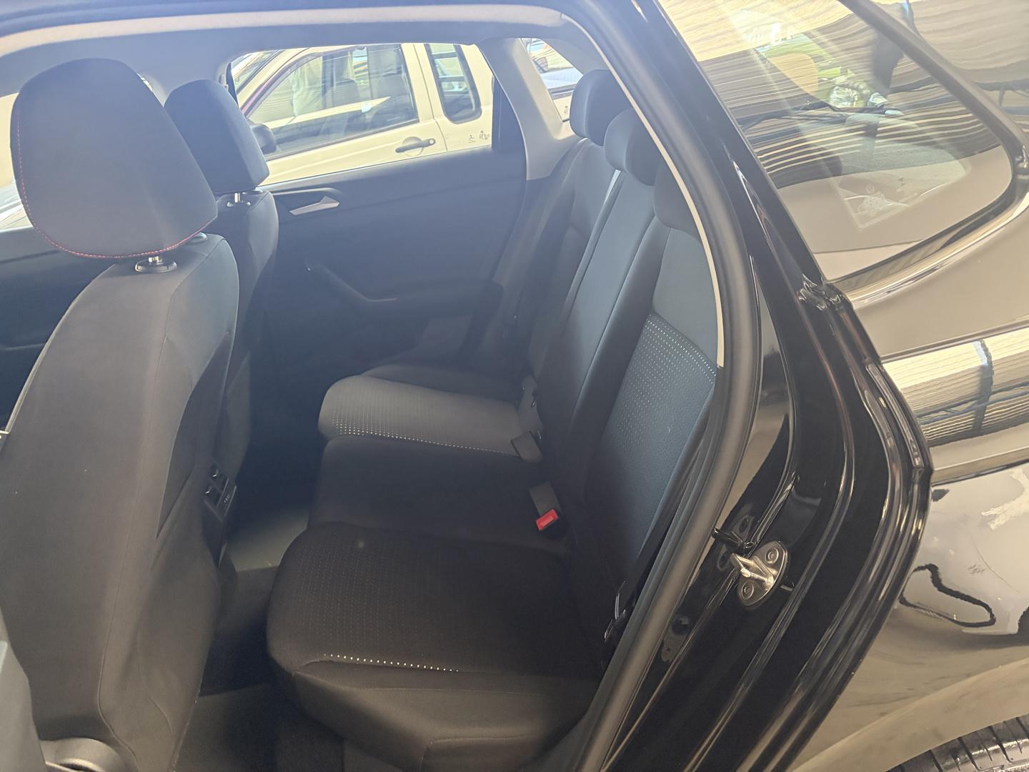 VOLKSWAGEN Polo Hatch - Foto