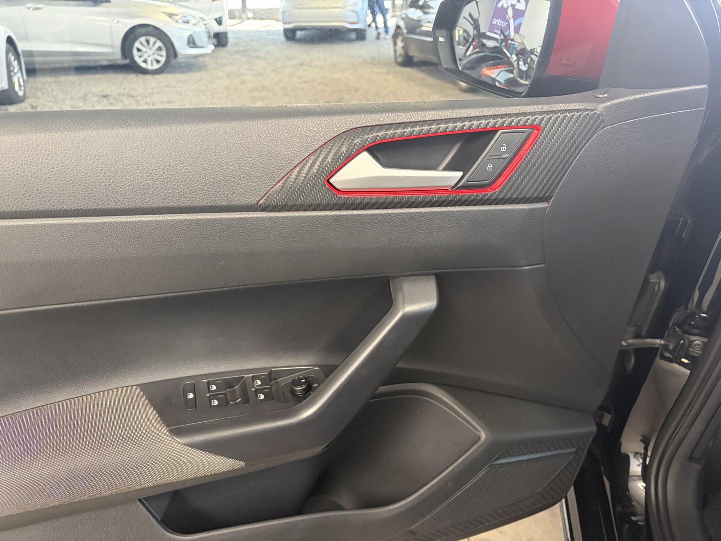 VOLKSWAGEN Polo Hatch - Foto