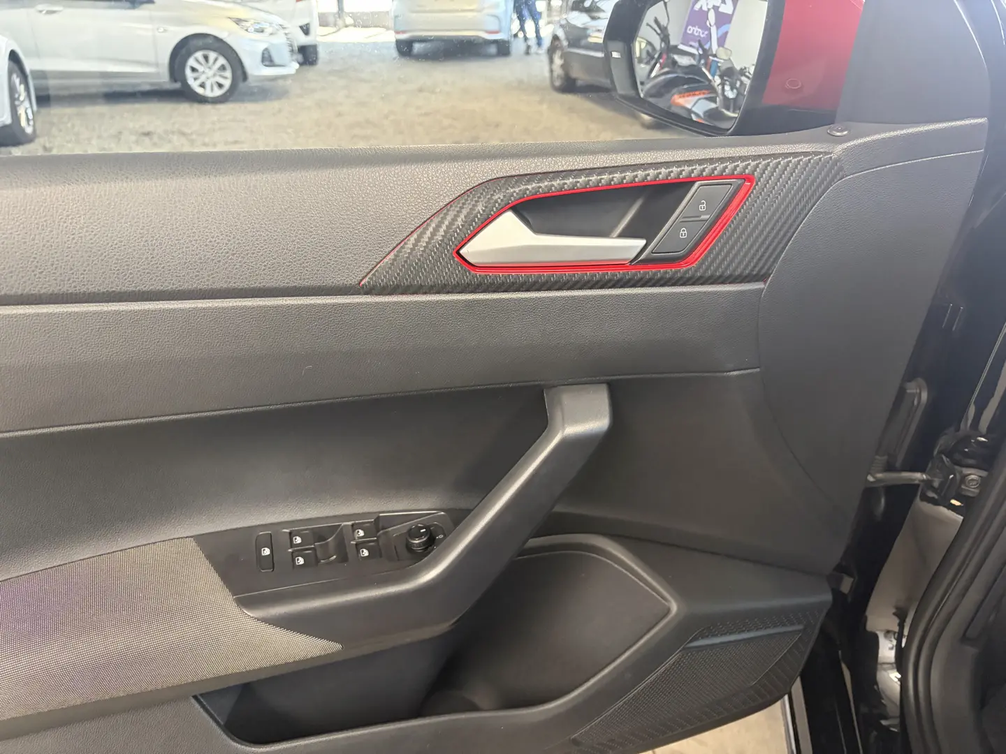 VOLKSWAGEN Polo Hatch - Foto