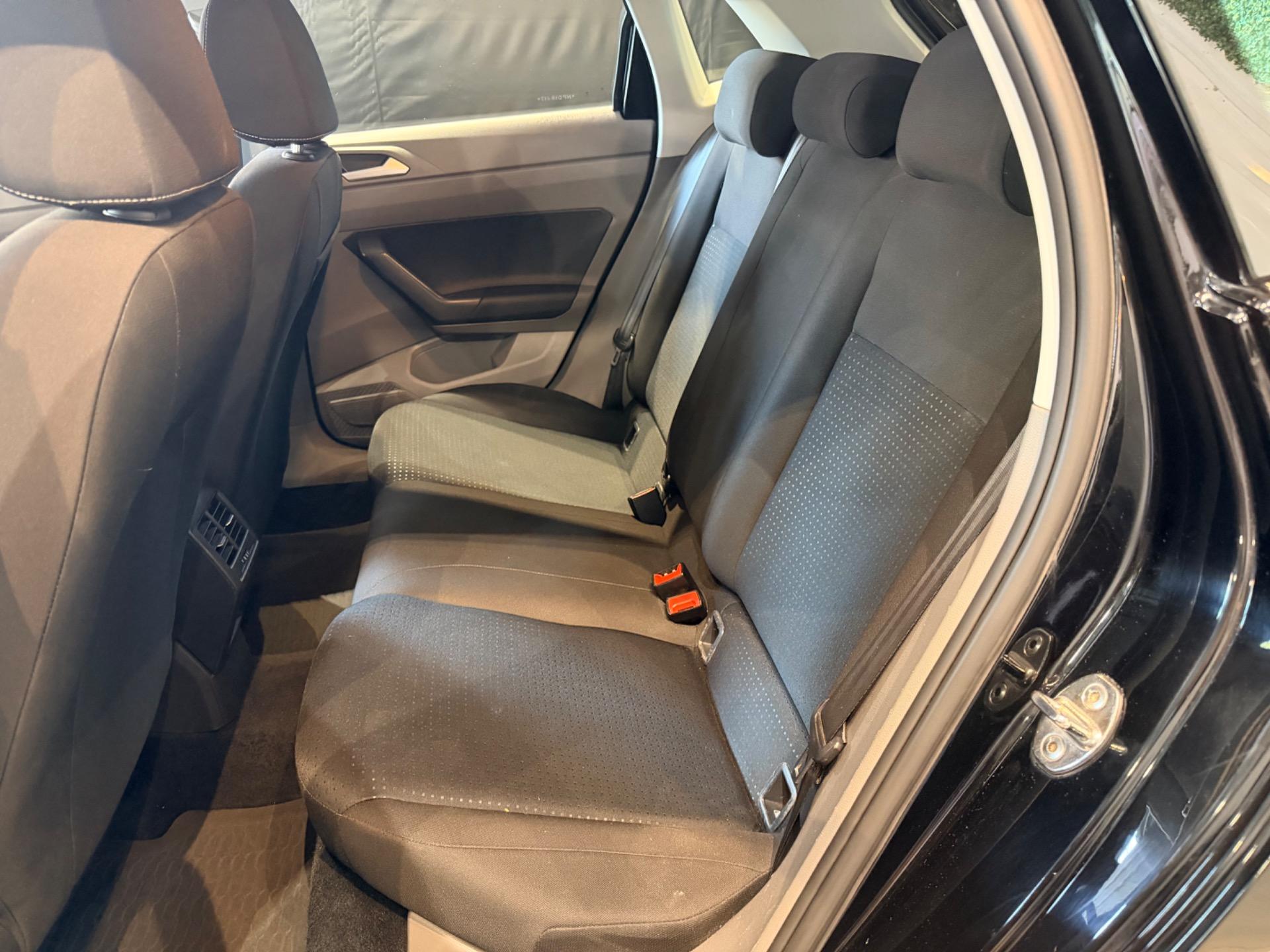 VOLKSWAGEN Polo Hatch - Foto