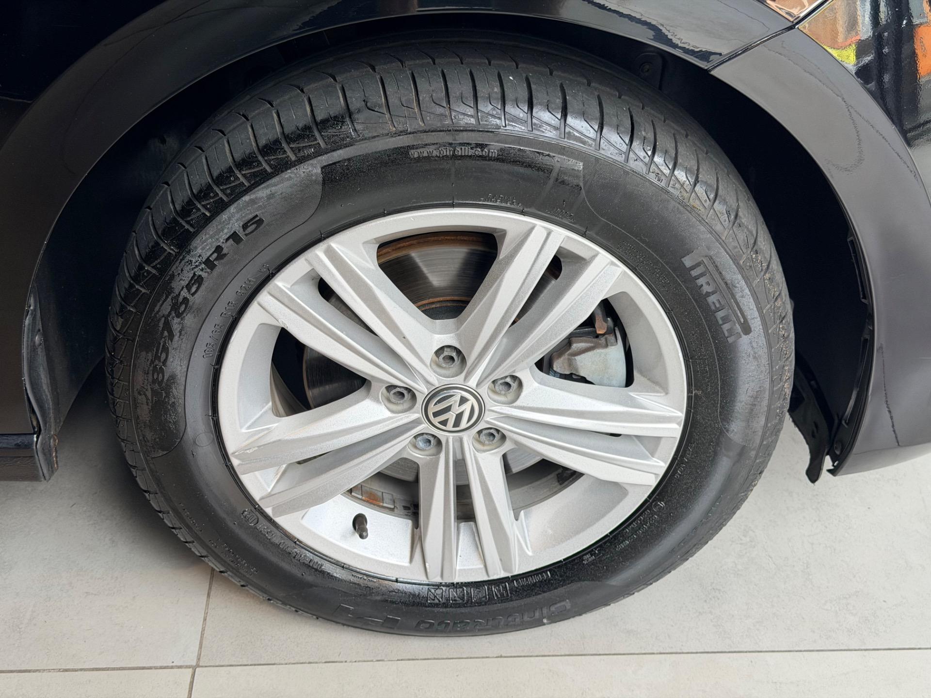 VOLKSWAGEN Polo Hatch - Foto