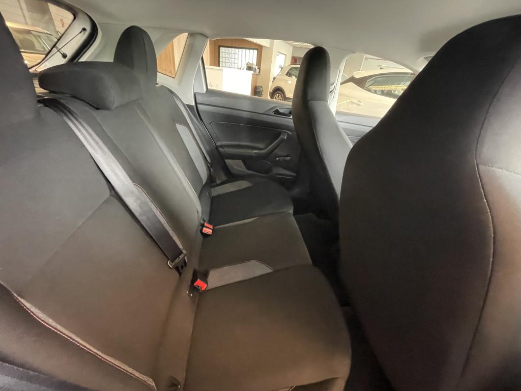 VOLKSWAGEN Polo Hatch - Foto