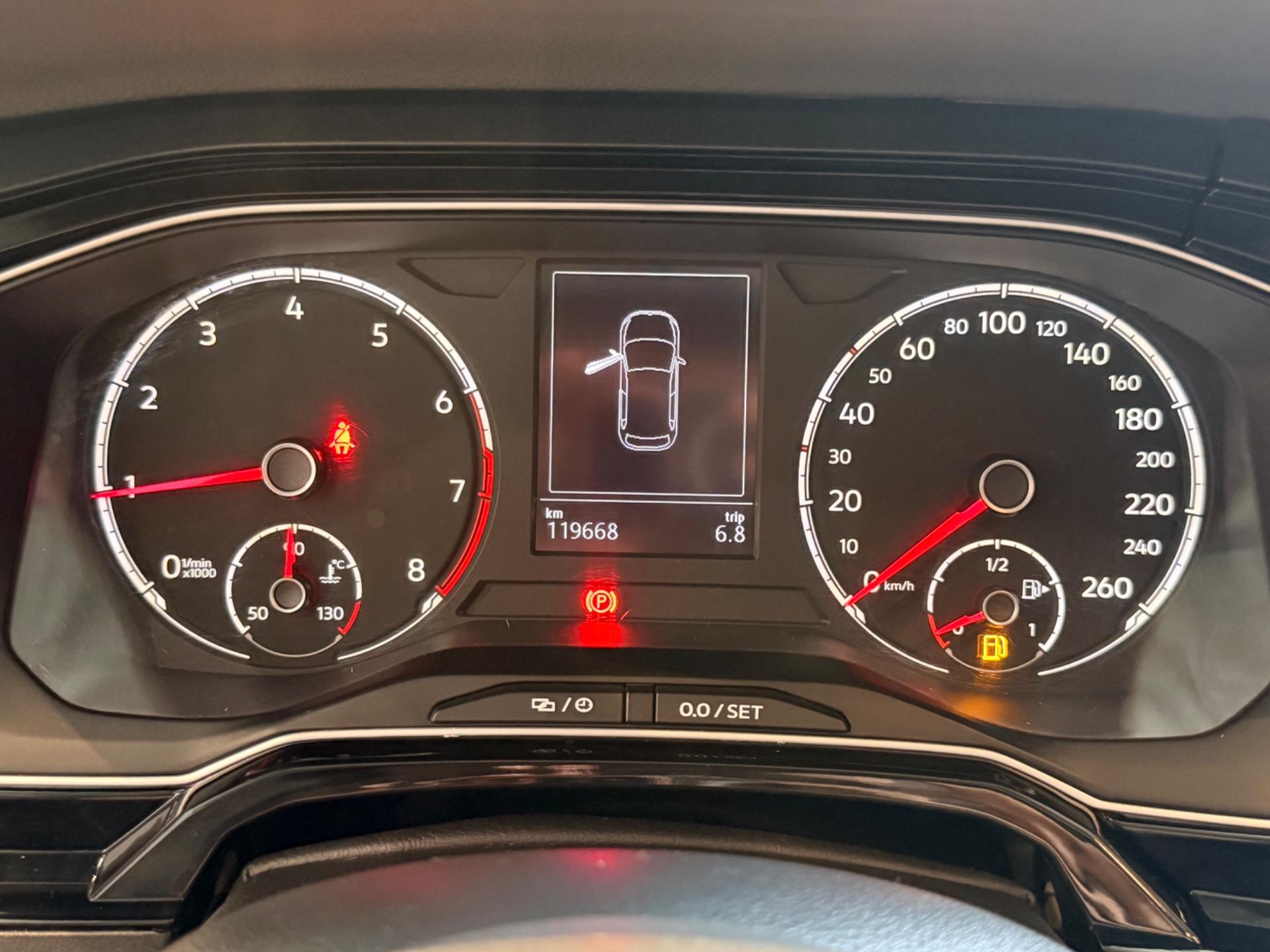 VOLKSWAGEN Polo Hatch - Foto