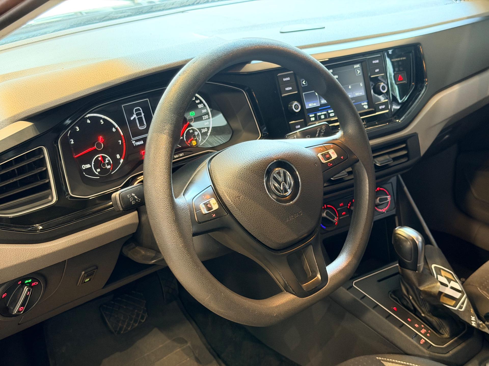 VOLKSWAGEN Polo Hatch - Foto