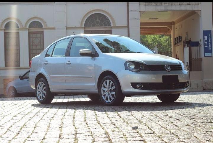 VOLKSWAGEN Polo Sedan