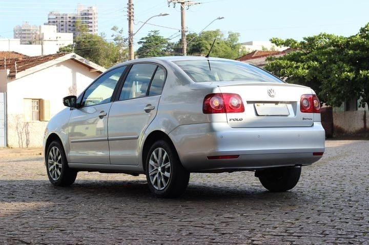 VOLKSWAGEN Polo Sedan - Foto