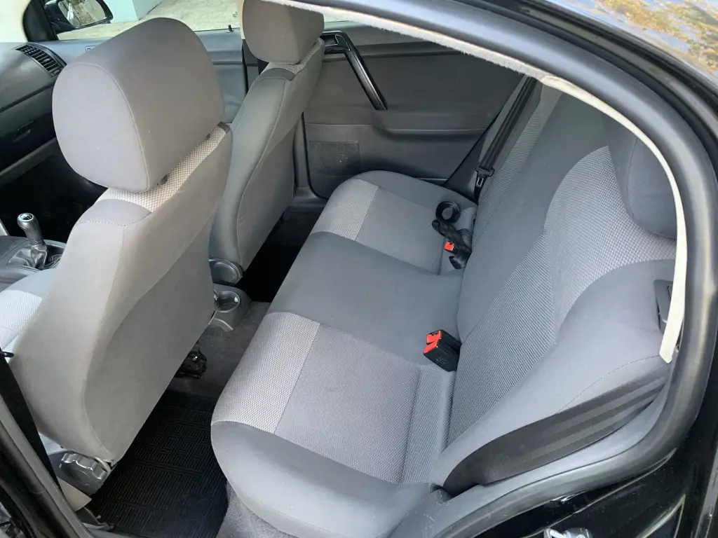 VOLKSWAGEN Polo Sedan - Foto