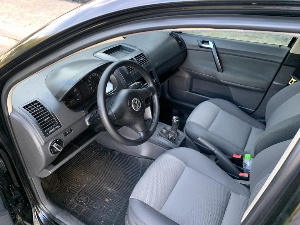 VOLKSWAGEN Polo Sedan - Foto