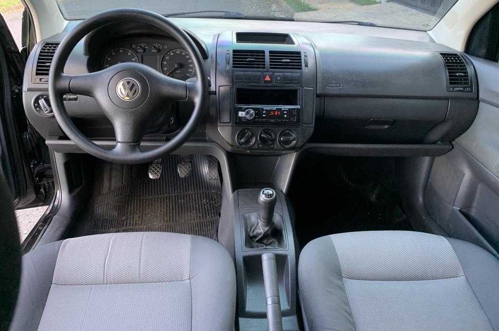 VOLKSWAGEN Polo Sedan - Foto