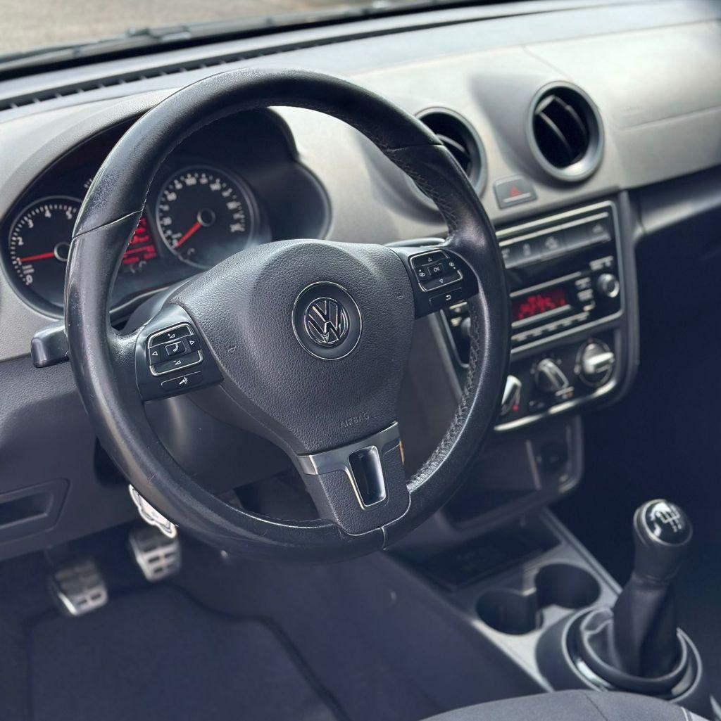 VOLKSWAGEN Saveiro - Foto