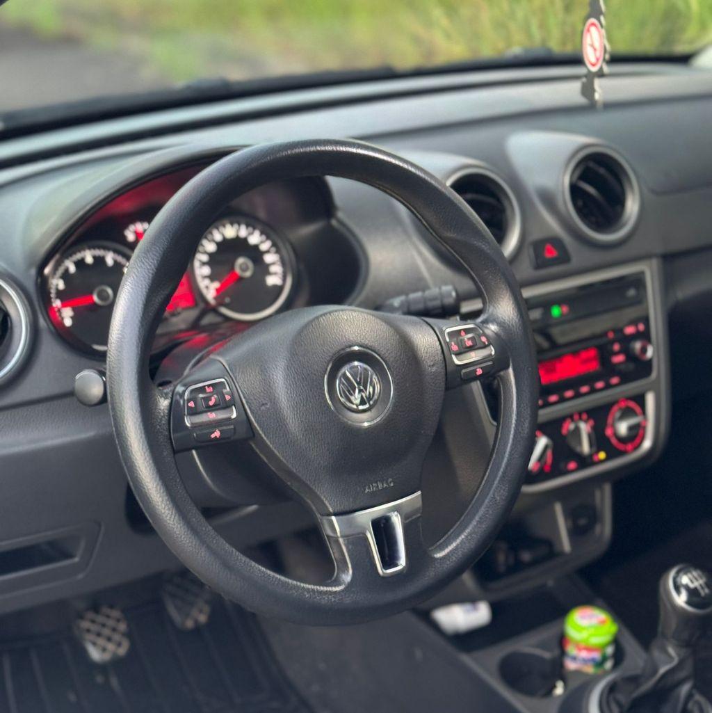 VOLKSWAGEN Saveiro - Foto