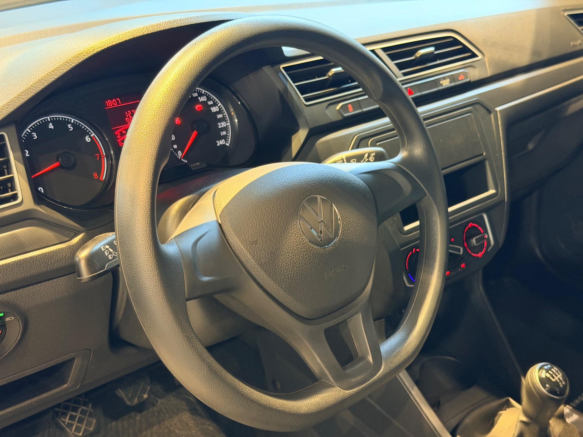 VOLKSWAGEN Saveiro - Foto