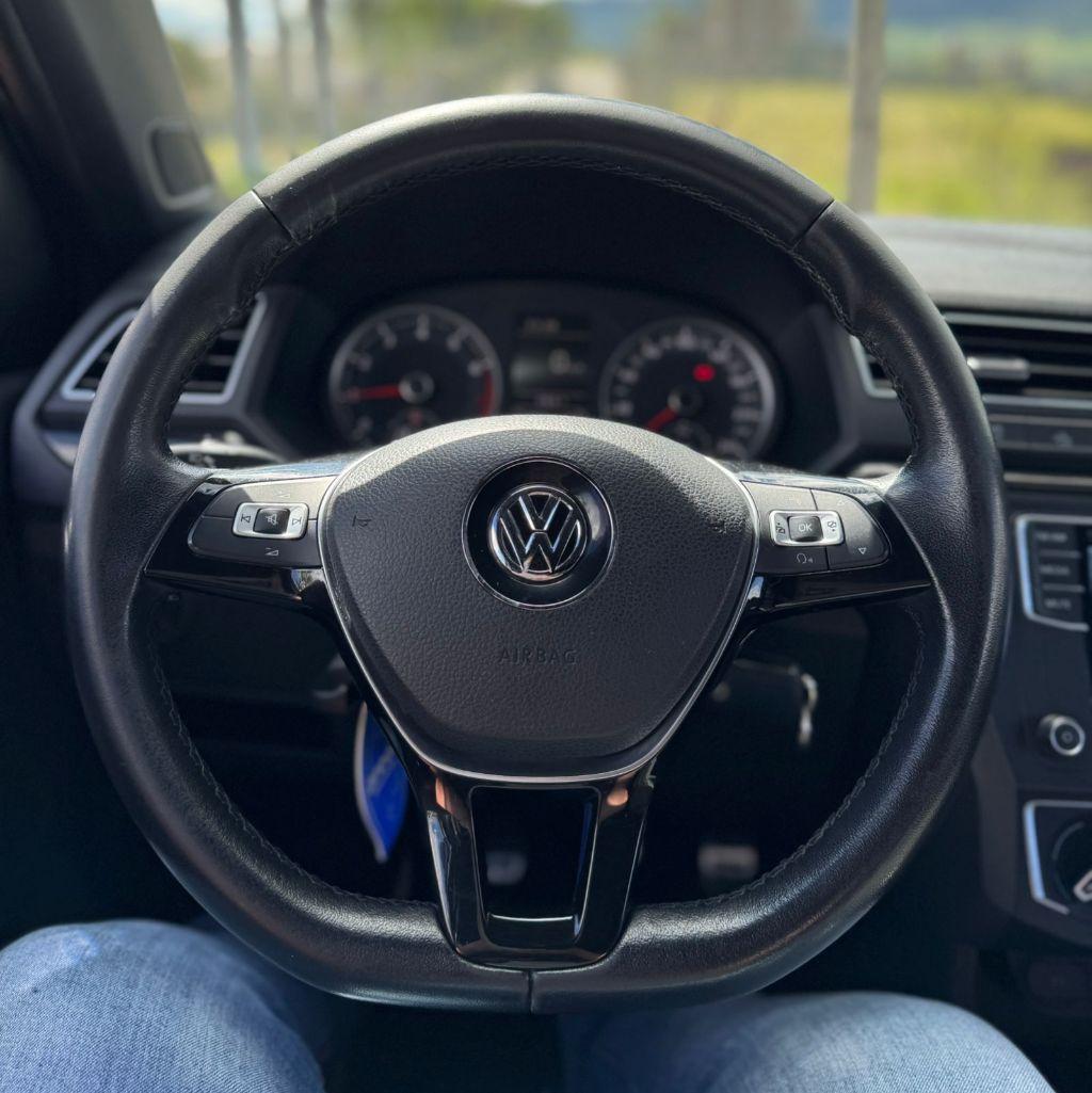 VOLKSWAGEN Saveiro - Foto