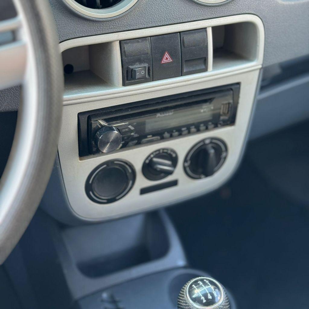 VOLKSWAGEN Saveiro - Foto