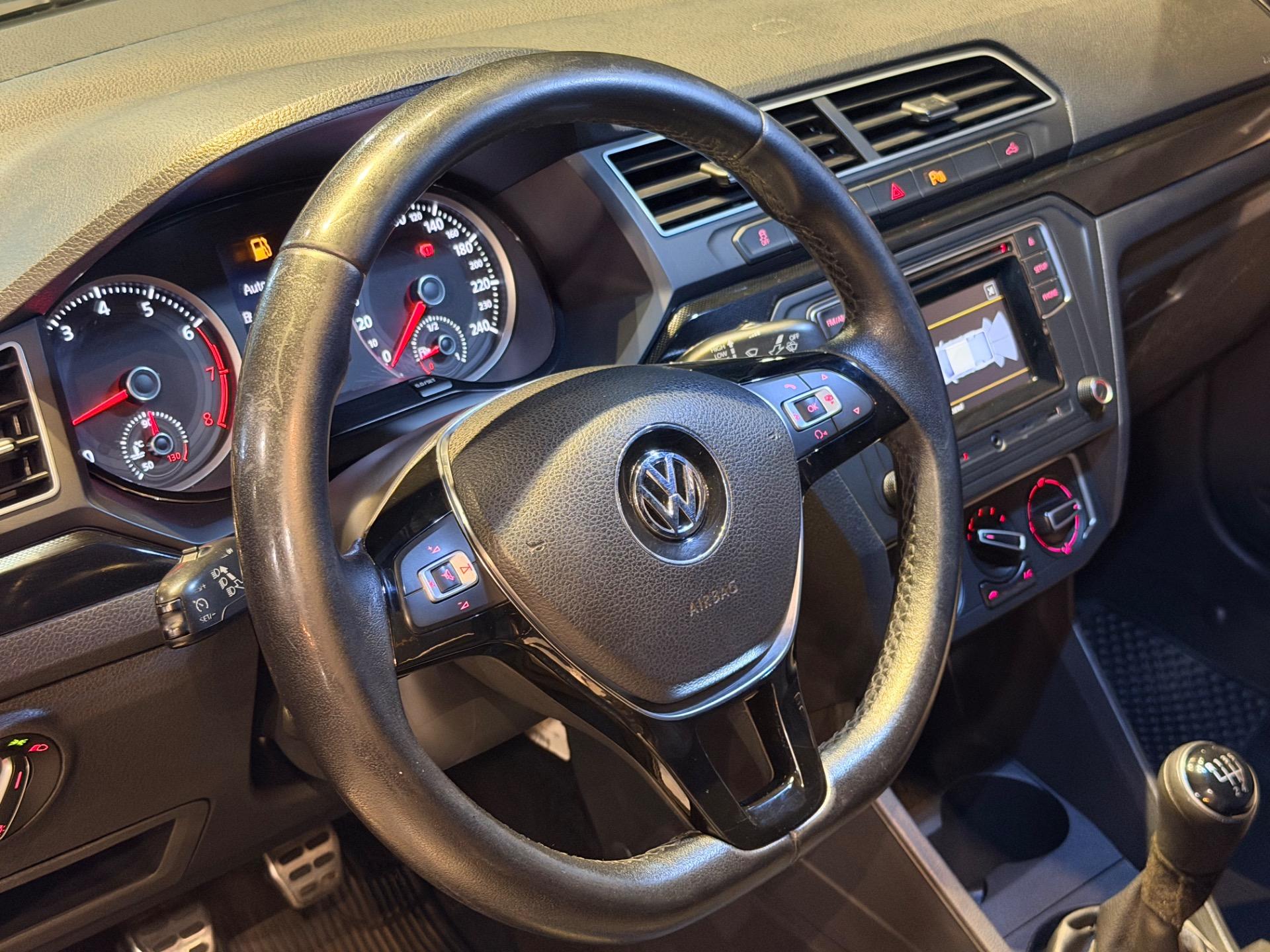 VOLKSWAGEN Saveiro - Foto