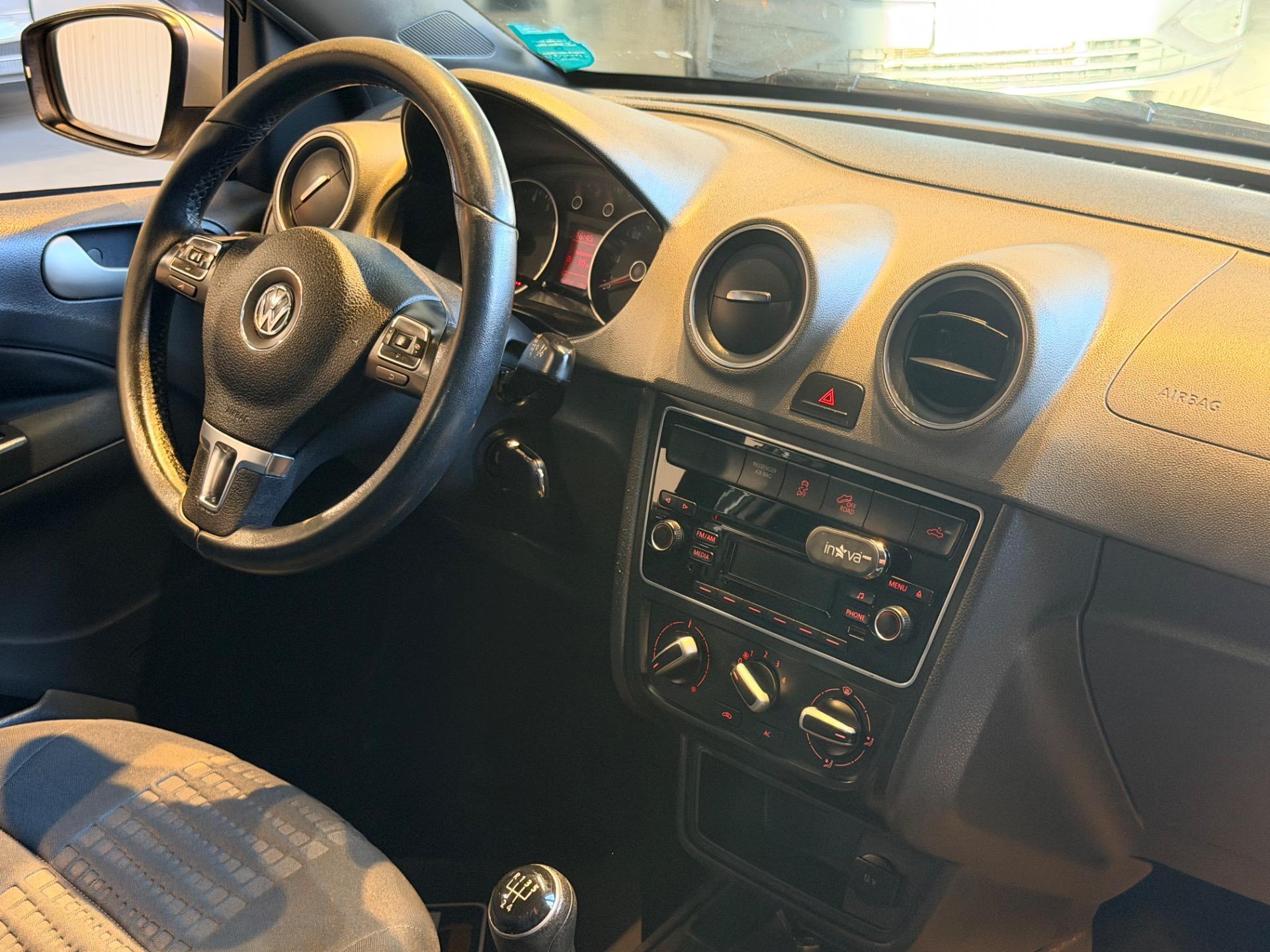 VOLKSWAGEN Saveiro - Foto