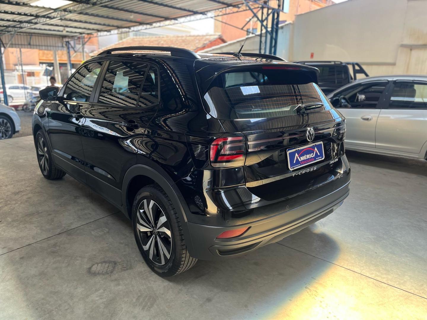 VOLKSWAGEN T-Cross - Foto