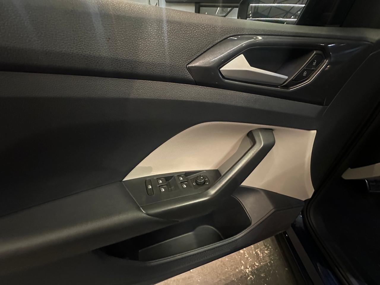 VOLKSWAGEN T-Cross - Foto