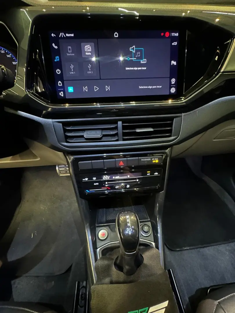 VOLKSWAGEN T-Cross - Foto