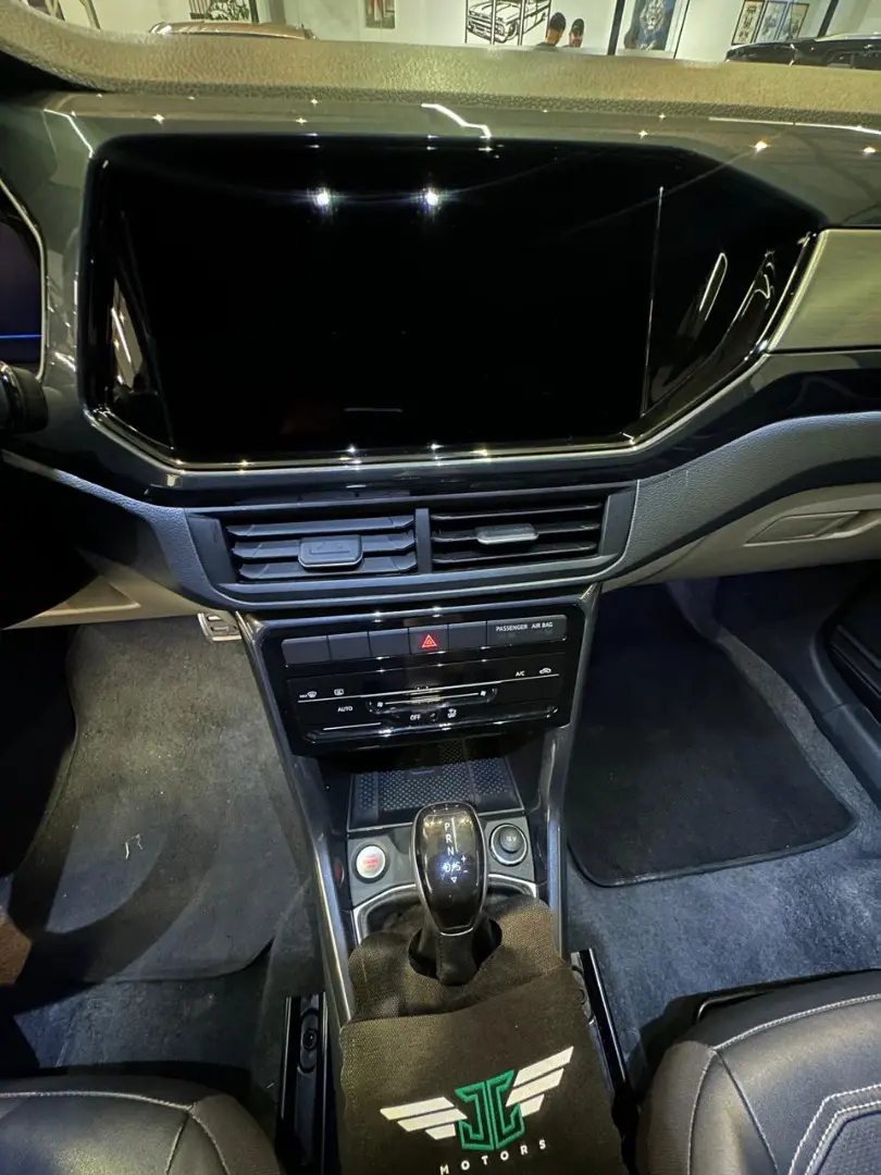 VOLKSWAGEN T-Cross - Foto