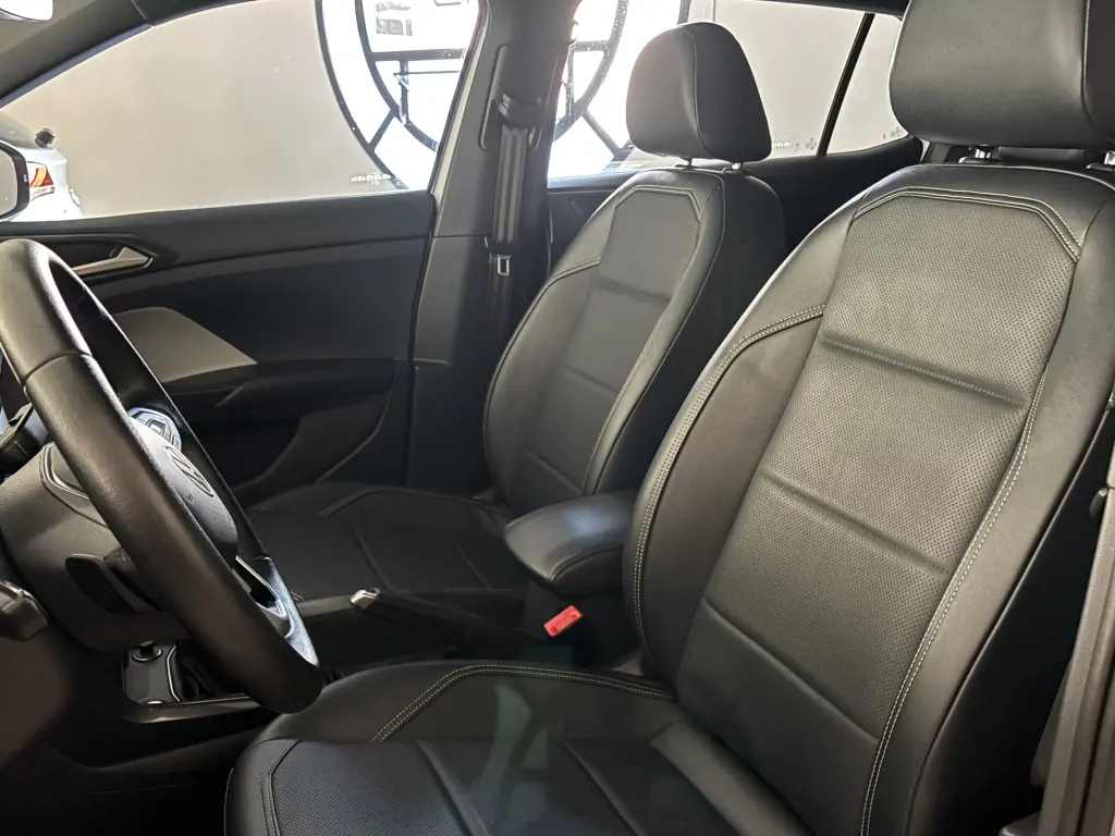 VOLKSWAGEN T-Cross - Foto