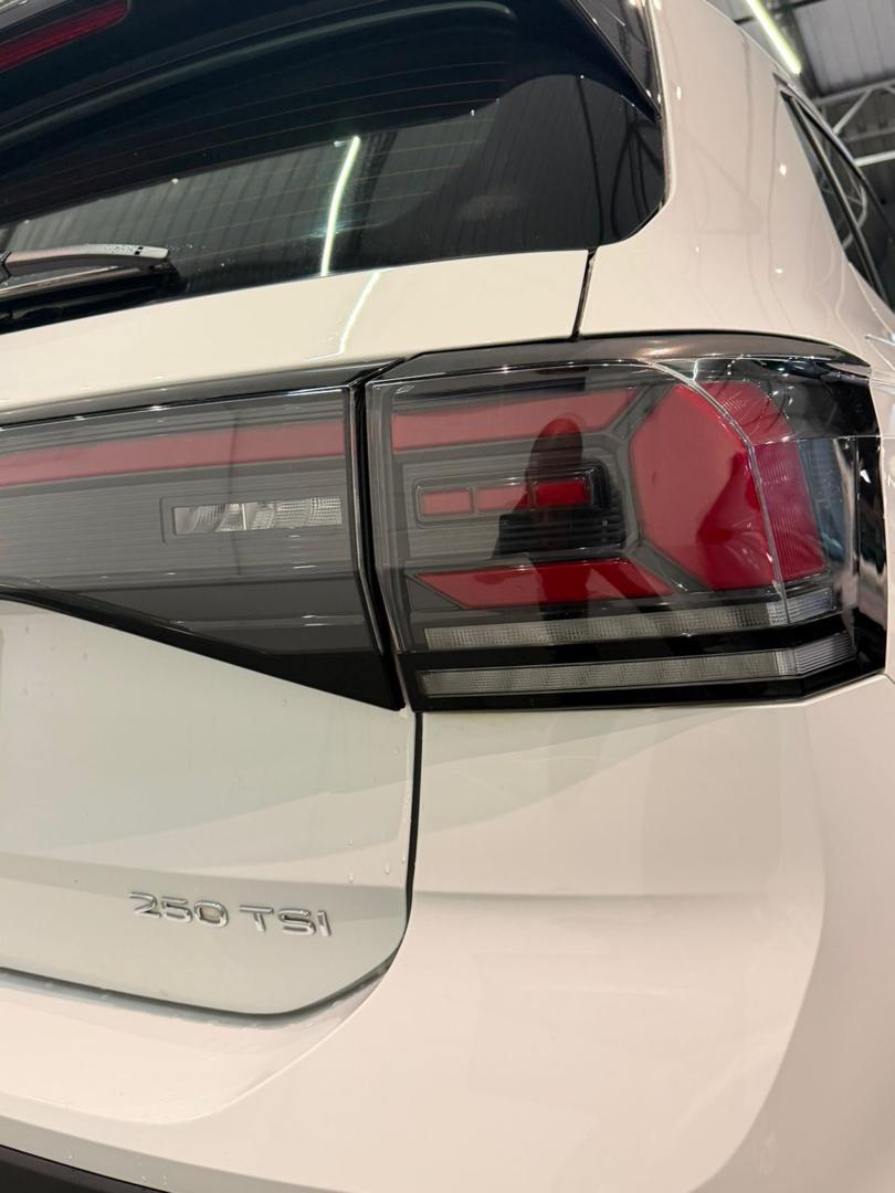 VOLKSWAGEN T-Cross - Foto