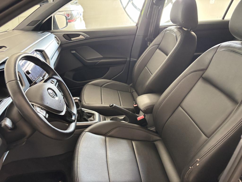 VOLKSWAGEN T-Cross - Foto