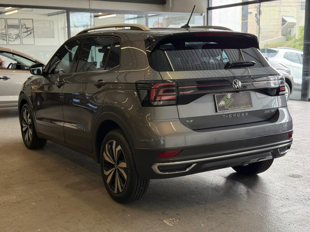 VOLKSWAGEN T-Cross - Foto